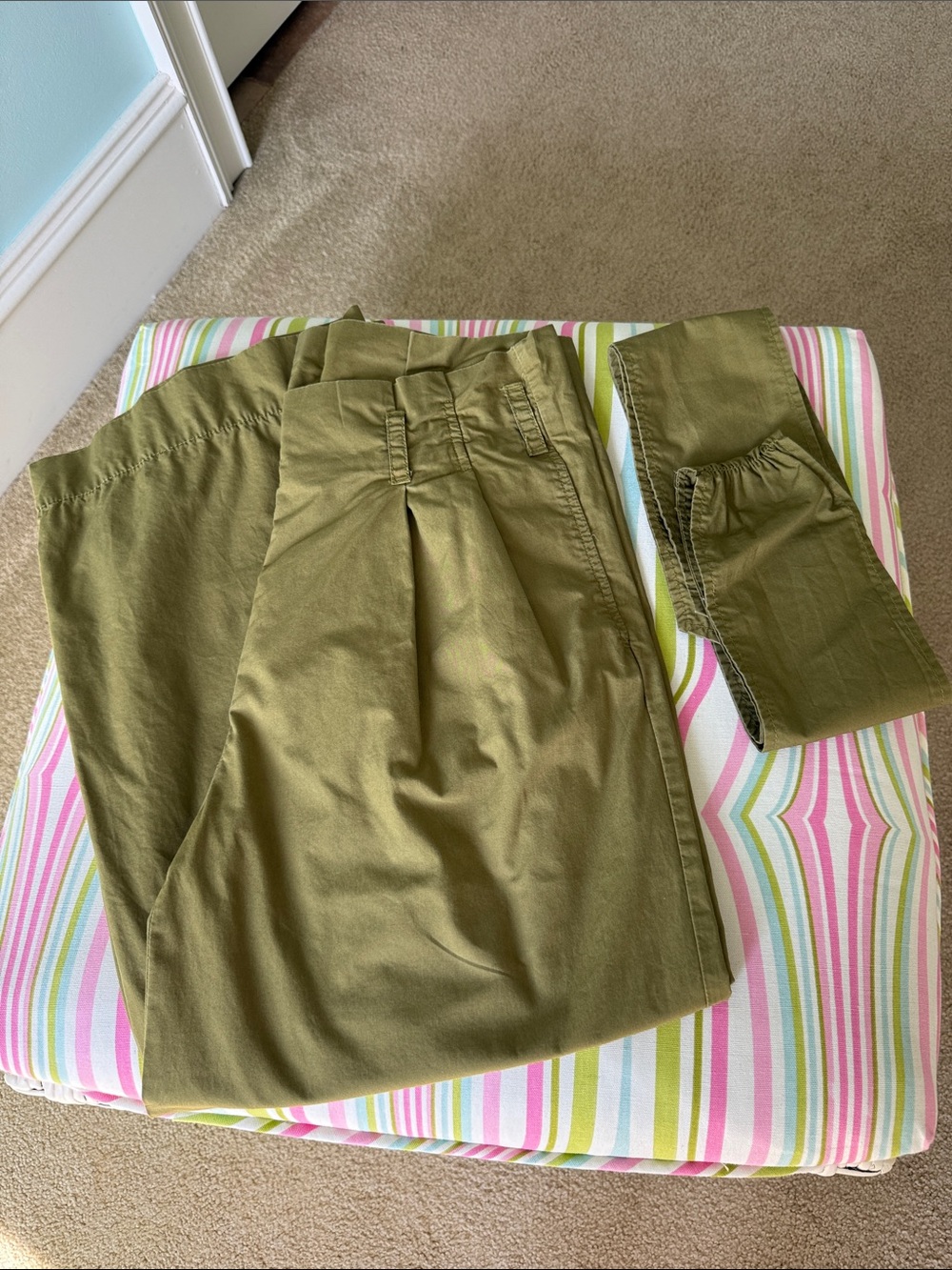 Women’s J Crew Olive Green Ankle pant with belt, size 4